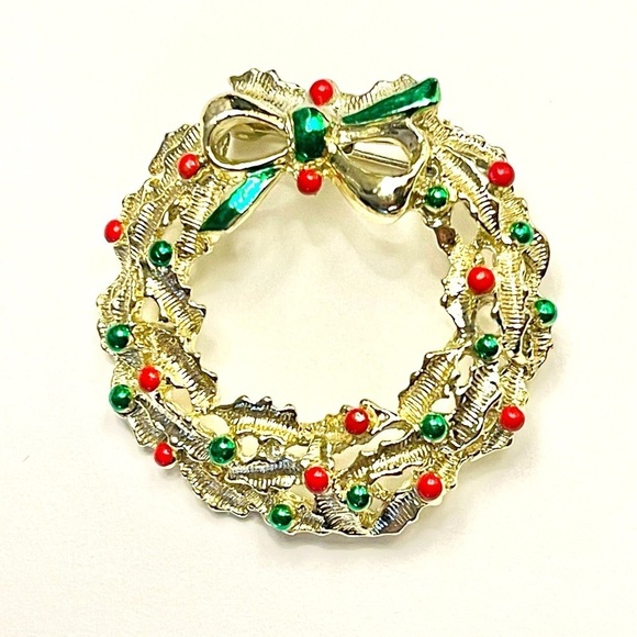 Vintage GERRY'S Christmas Wreath Pin Enameled Gold Tone Brooch Costume Jewelry - Picture 2 of 5